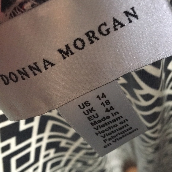 Geometric pattern 3/4 length sleeve dress - Picture 3 of 3